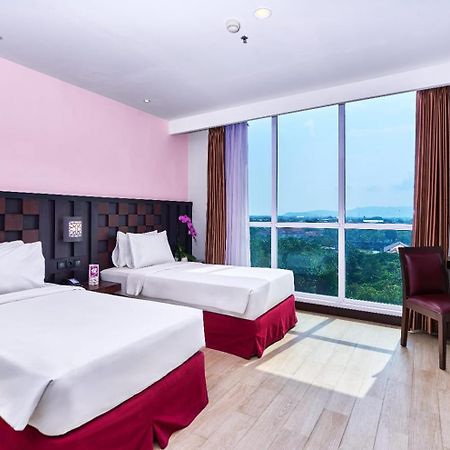 Maguwo Grand Orchid Hotel Yogyakarta מראה חיצוני תמונה