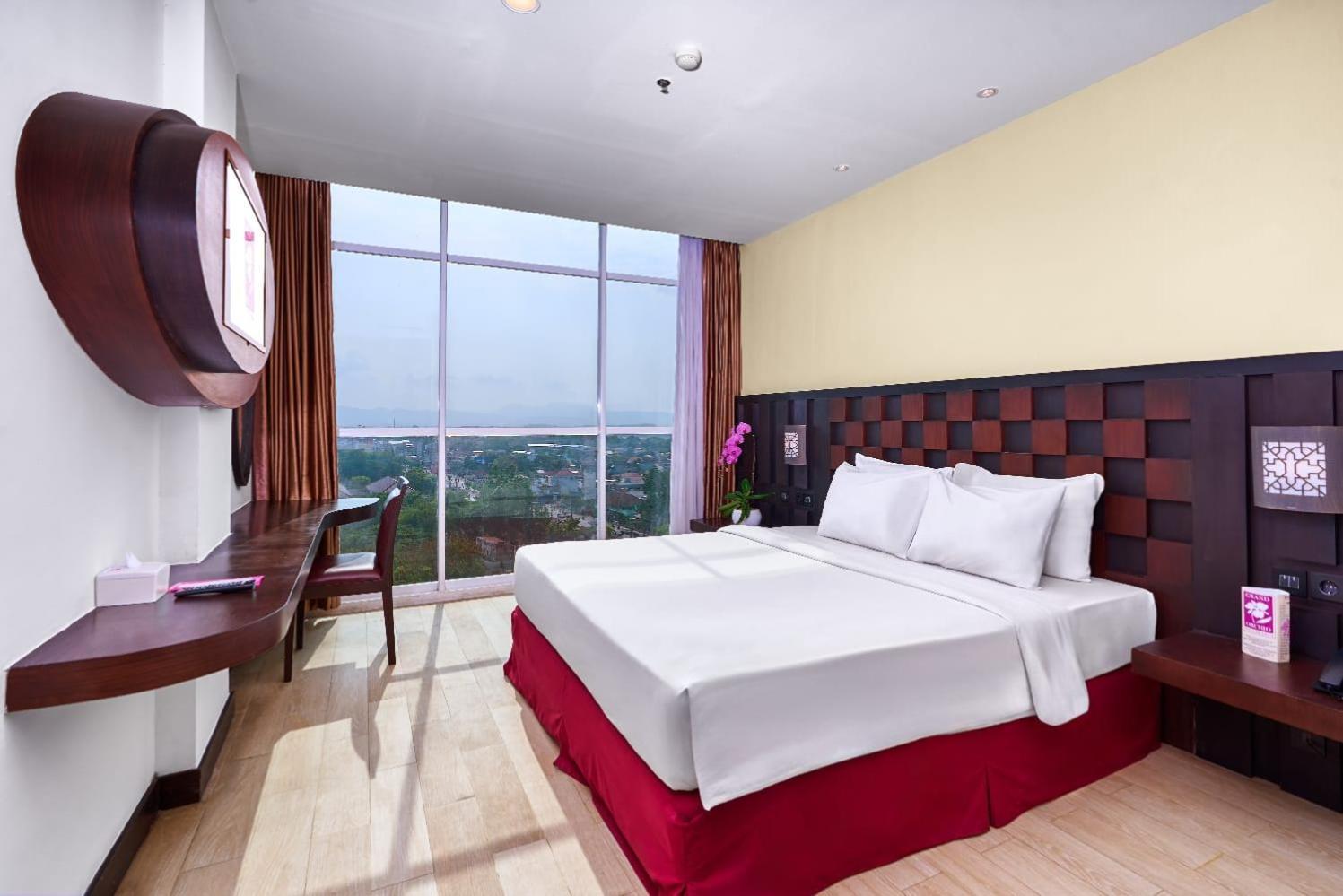 Maguwo Grand Orchid Hotel Yogyakarta מראה חיצוני תמונה