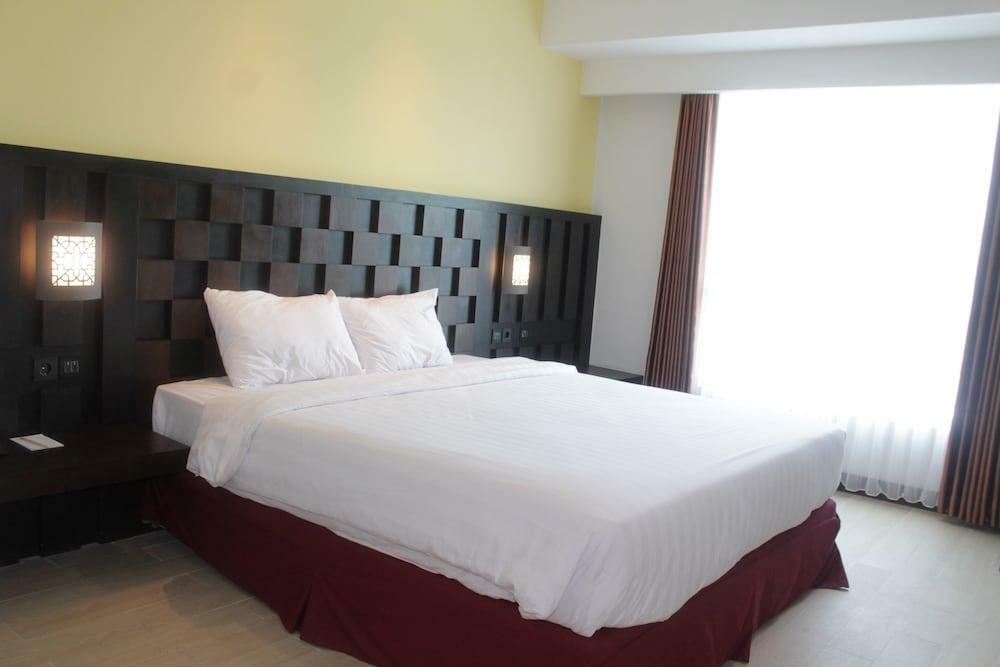 Maguwo Grand Orchid Hotel Yogyakarta מראה חיצוני תמונה